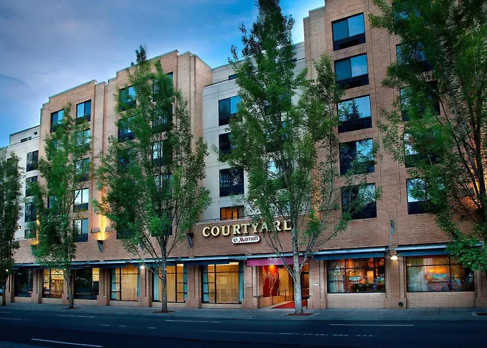 Courtyard Portland Downtown / Convention Center