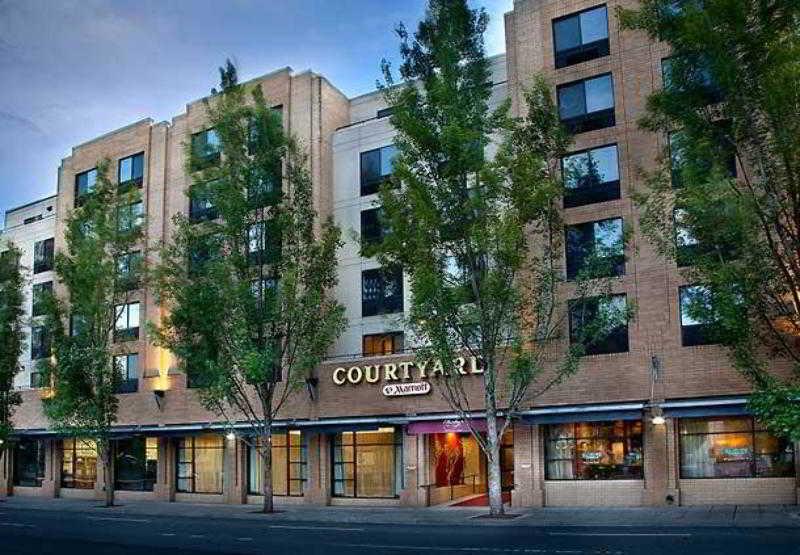 Courtyard Downtown / Convention Center Hotel 3*
