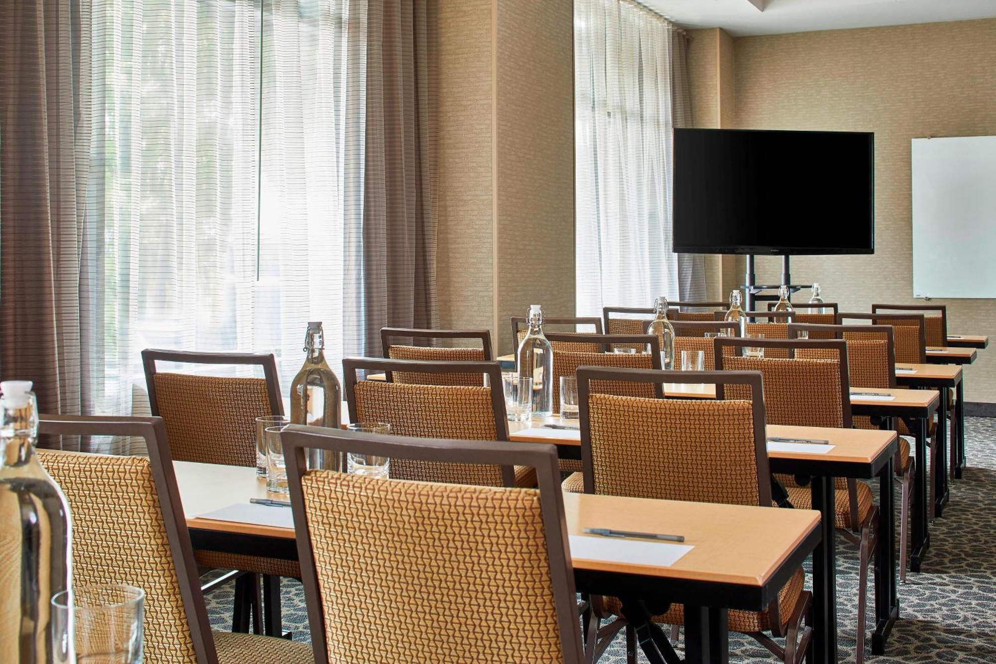 Courtyard Downtown / Convention Center Hotel 3*
