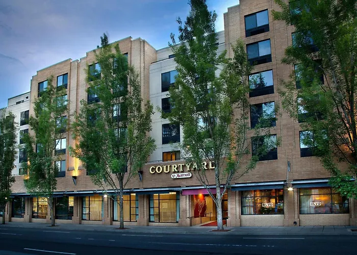 Courtyard Portland Downtown / Convention Center