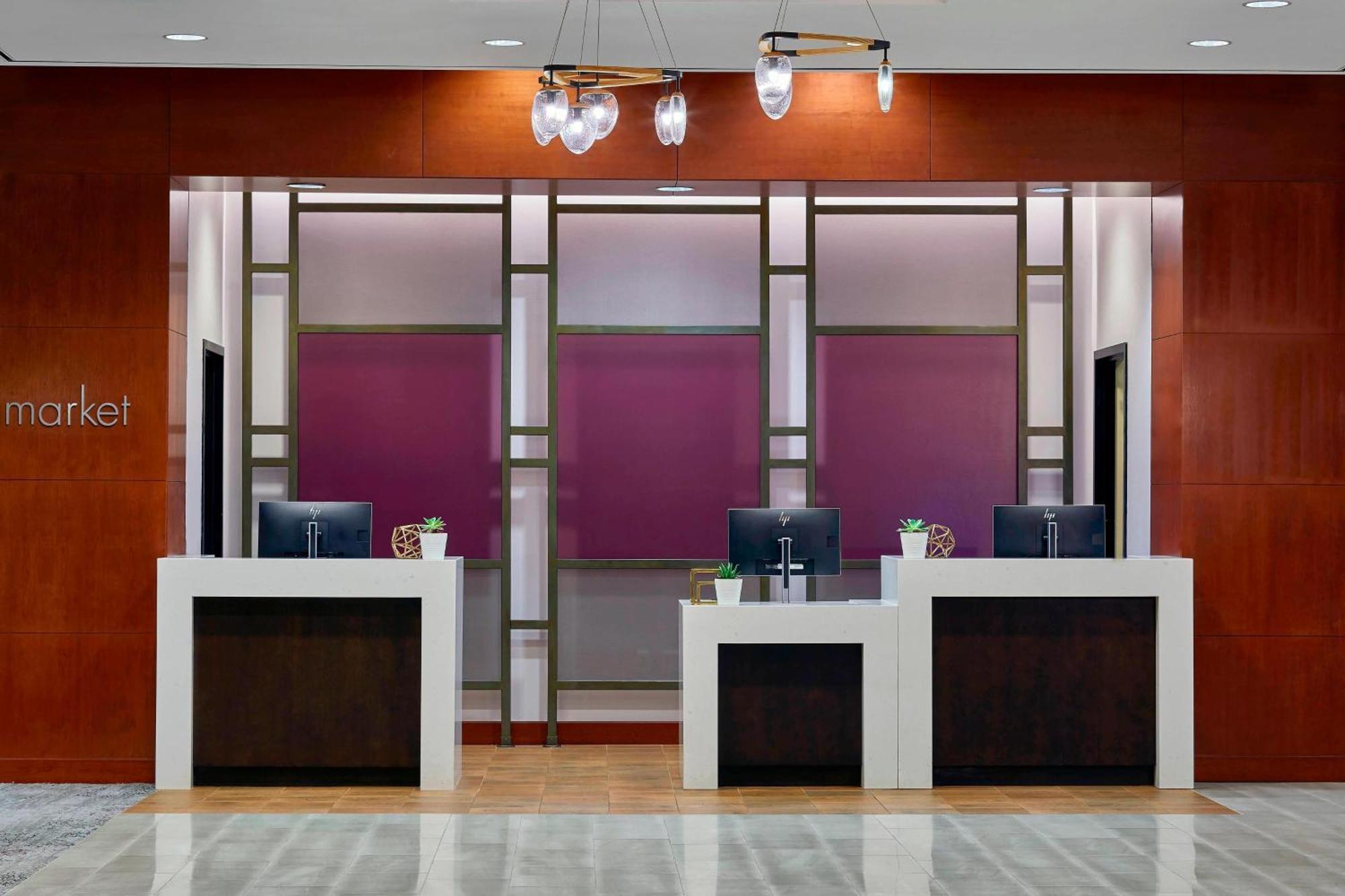 Hotel Courtyard Downtown / Convention Center 3*