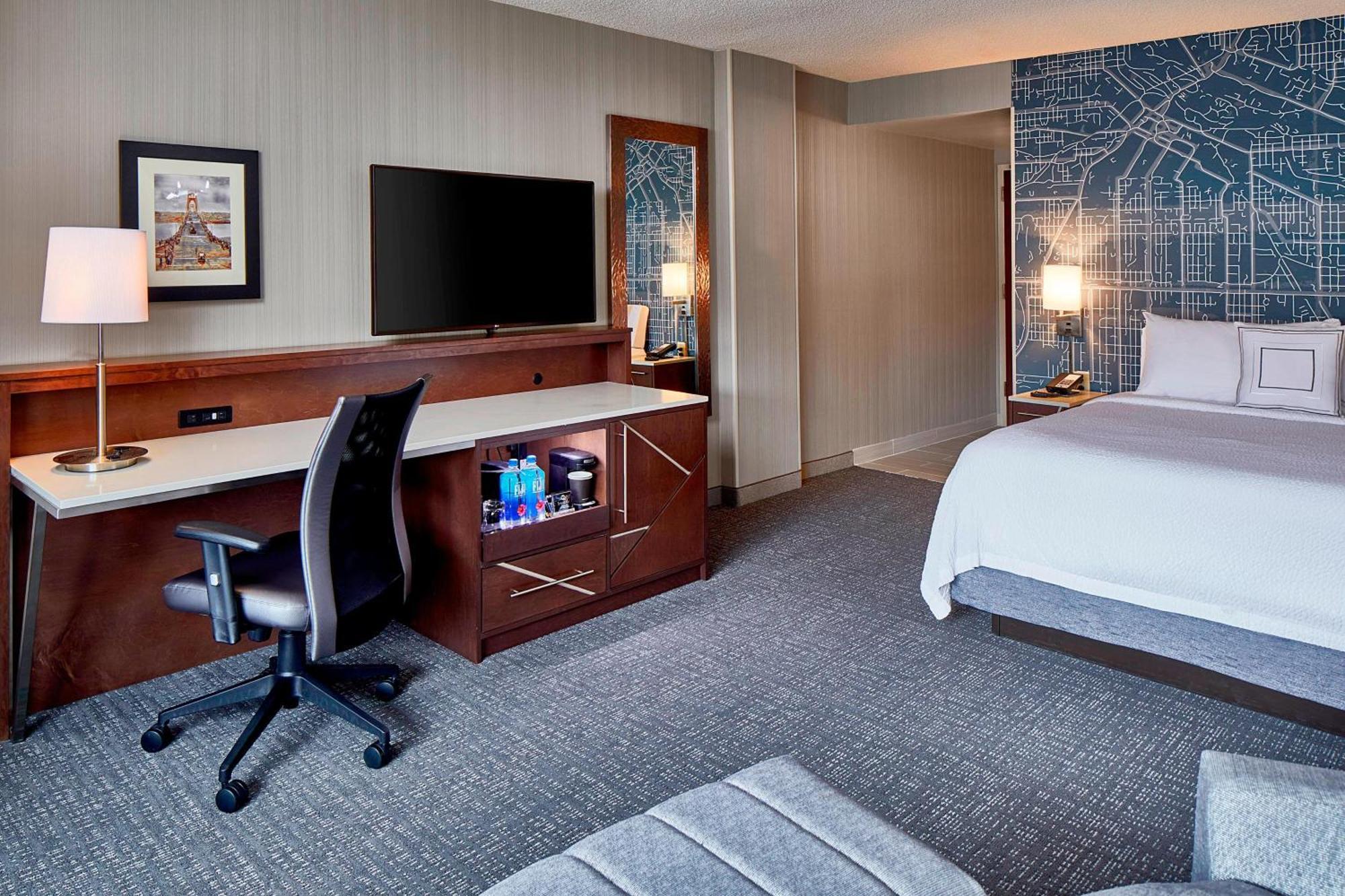 Courtyard Downtown / Convention Center 3*